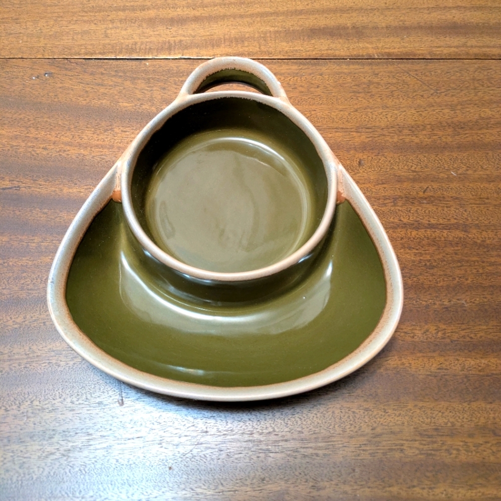Stoneware Cracker & Soup Dish/Chips & Dip Dish.  Excellent Condition.